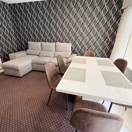 Hyper Center - 4 People - Close To Shops And Beaches